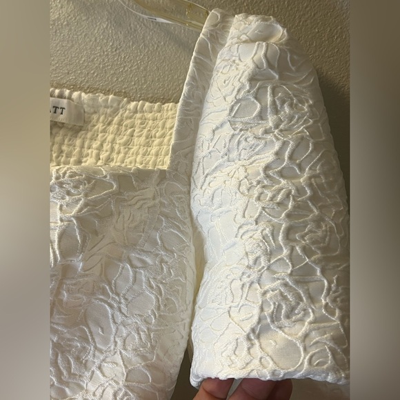 Elliatt Feminise White Puff Sleeve‎ Textured Mini Dress Size Medium - Picture 12 of 16